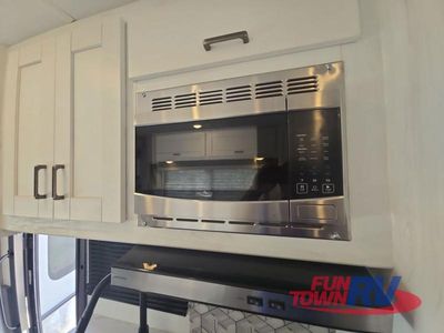 2025 Gulf Stream RV Yellowstone - Photo 22
