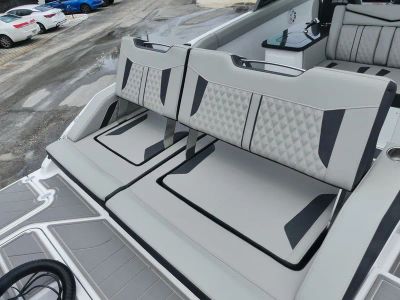 2027 Monterey Elite 30 OB — photo 7 view