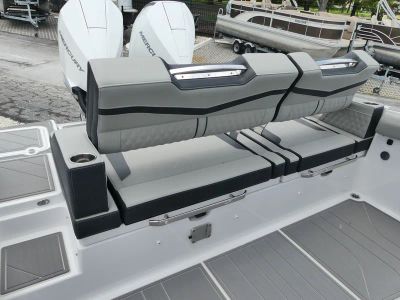 2027 Monterey Elite 30 OB — photo 8 view