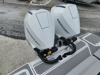 2027 Monterey Elite 30 OB — engine compartment view