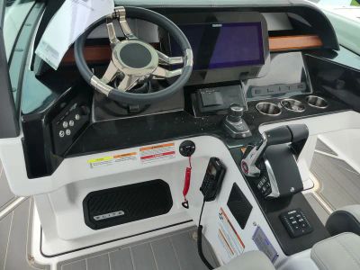2027 Monterey Elite 30 OB — photo 12 view