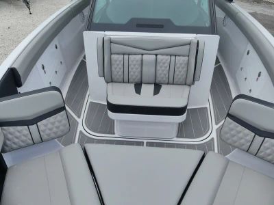 2027 Monterey Elite 30 OB — photo 17 view