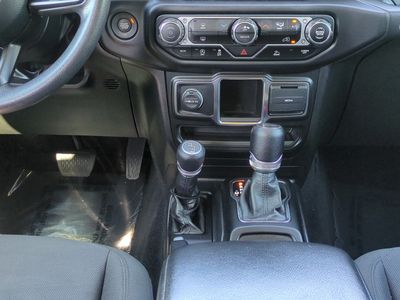 2022 Jeep Wrangler - Photo 19