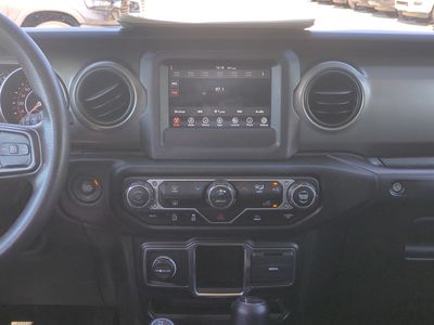 2022 Jeep Wrangler - Photo 18