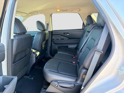 2025 Nissan Pathfinder - Photo 22