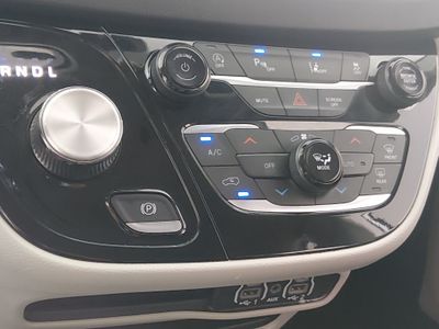 2023 Chrysler Pacifica — photo 20 view