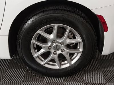 2023 Chrysler Pacifica — photo 10 view