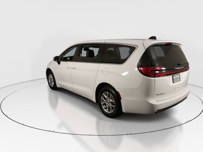 2023 Chrysler Pacifica — detail view