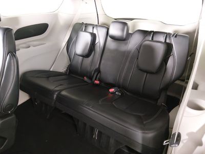 2023 Chrysler Pacifica — photo 17 view