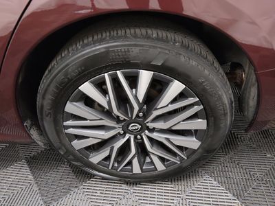 2024 Nissan Altima — photo 10 view