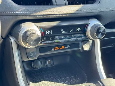 2024 Toyota RAV4 XLE - Photo 29