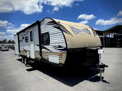 2015 Forest River Wildwood X-Lite — front three-quarter view