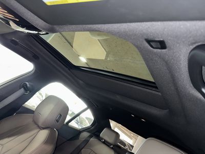 2025 BMW i5 - Photo 32