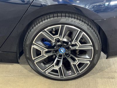 2025 BMW i5 - Photo 36