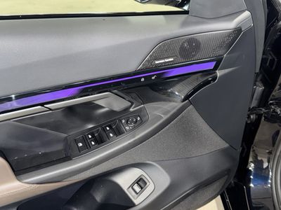 2025 BMW i5 - Photo 18