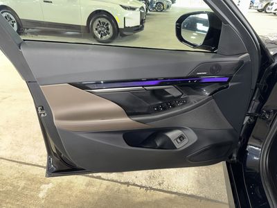 2025 BMW i5 - Photo 17