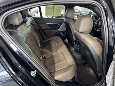 2025 BMW i5 - Photo 12