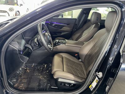 2025 BMW i5 - Photo 19
