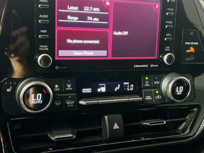 2022 Toyota Highlander - Photo 23