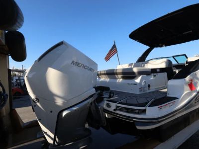 2025 Sea Ray SLX 280 - Photo 5