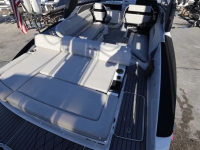 2025 Sea Ray SLX 280 - Photo 8
