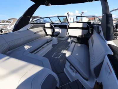 2025 Sea Ray SLX 280 - Photo 11