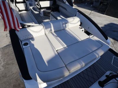 2025 Sea Ray SLX 280 - Photo 9