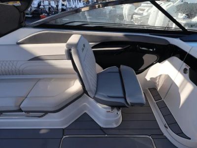 2025 Sea Ray SLX 280 - Photo 13