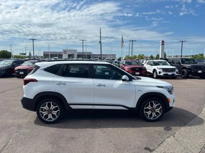 2021 Kia Seltos — interior view