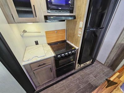 2021 Forest River RV Cherokee Arctic Wolf Suite - Photo 39