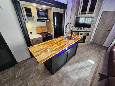 2021 Forest River RV Cherokee Arctic Wolf Suite - Photo 36