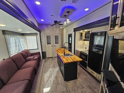 2021 Forest River RV Cherokee Arctic Wolf Suite - Photo 32