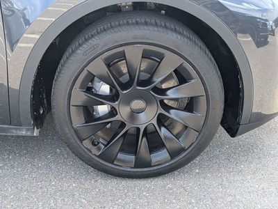 2024 Tesla Model Y - Photo 10