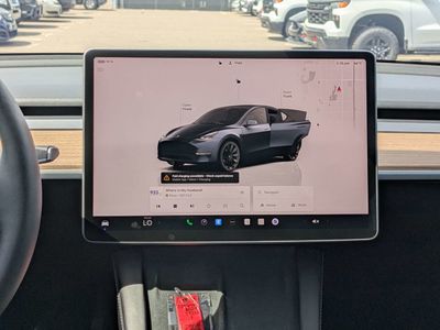 2024 Tesla Model Y - Photo 17