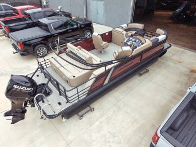 2026 Starcraft Marine SLS 3 Q DH — front three-quarter view