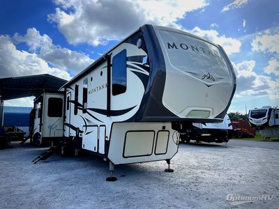 2017 Keystone Montana - Photo 1