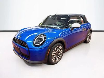 2026 MINI CONVERTIBLE SIGNATURE PLUS in Icy Sunshine Blue Metallic — front three-quarter view
