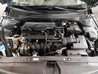 2024 Hyundai Elantra — photo 9 view