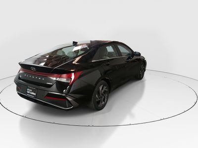 2024 Hyundai Elantra — photo 7 view