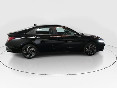 2024 Hyundai Elantra — photo 8 view
