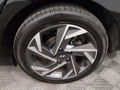 2024 Hyundai Elantra — photo 10 view