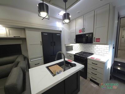 2026 Grand Design Momentum — photo 19 view