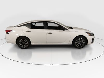 2025 Nissan Altima — photo 8 view