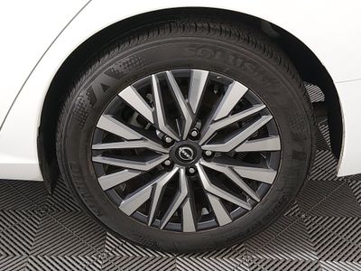 2025 Nissan Altima — photo 10 view