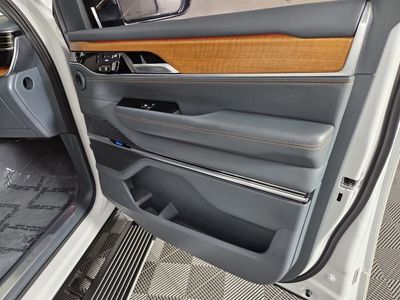 2023 Jeep Grand Wagoneer - Photo 43