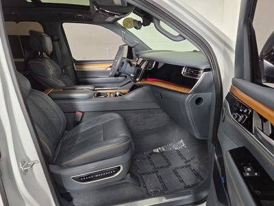 2023 Jeep Grand Wagoneer - Photo 38