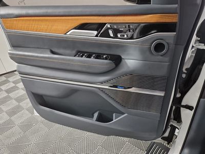 2023 Jeep Grand Wagoneer - Photo 24