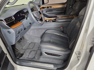 2023 Jeep Grand Wagoneer - Photo 11