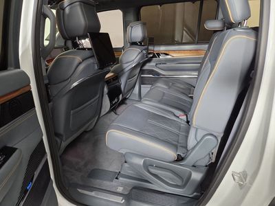 2023 Jeep Grand Wagoneer - Photo 28