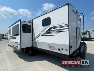 2024 White Hawk 29BH — rear three-quarter view
